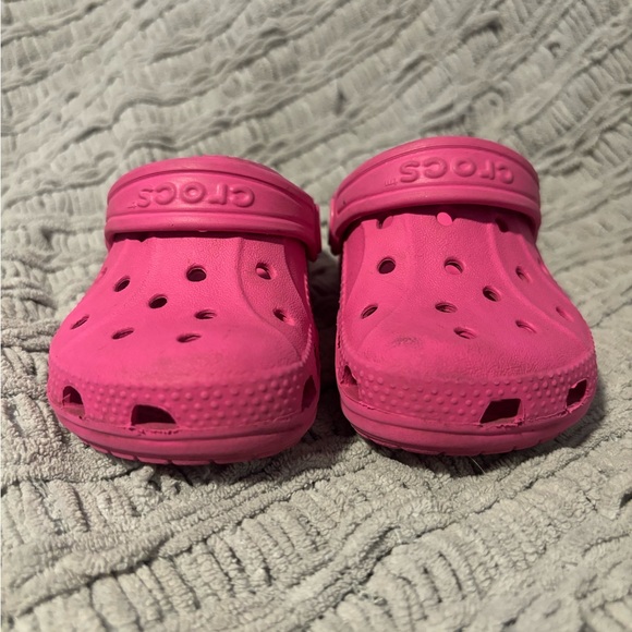 GUC PINK Crocs 5C - Picture 2 of 4